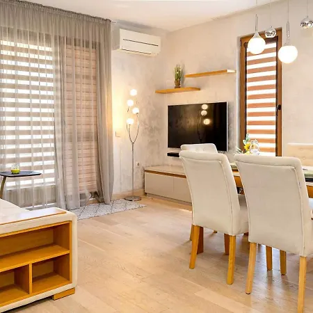 Spacious 2br - Park - Parking By Flat Manаger Warna