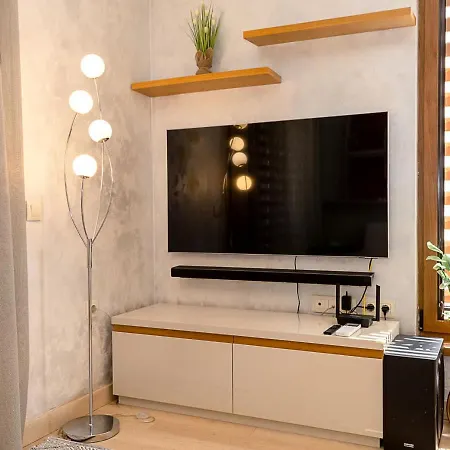 Apartment Spacious 2br - Park - Parking By Flat Manаger Warna