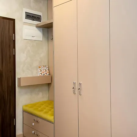 Apartment Spacious 2br - Park - Parking By Flat Manаger Warna